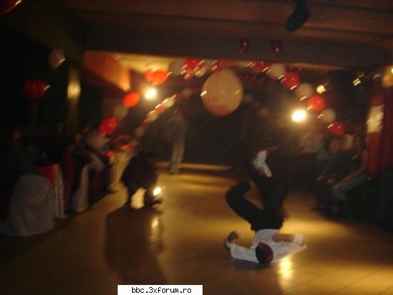 check this out - Sonic in baby ,intr-un super show de la colegiul - Sonic