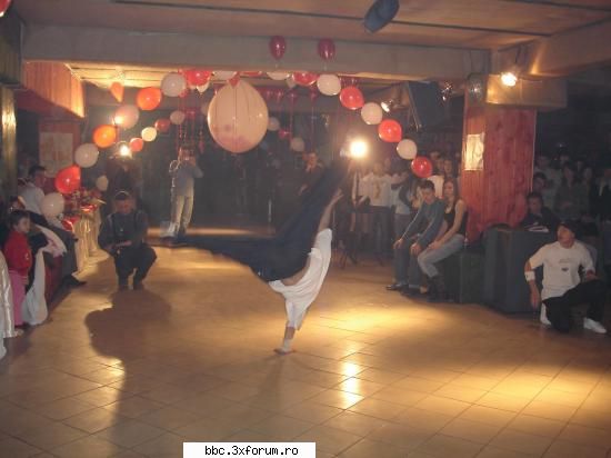 i love air track - Dinco lea aratat celor din Club 4 U ce inseamna - Dinco