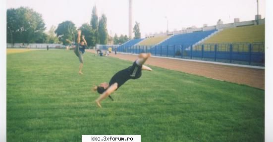 kartier 2005 - eu si chinezu pe fundal :))) - Concursuri
